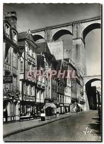 Ansichtskarte AK Morlaix Finistere La coin des Lances domine par le viaduc