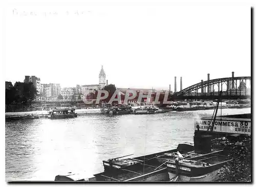 Cartes postales moderne Paris Au loin la gare de Lyon et le port de Bercy