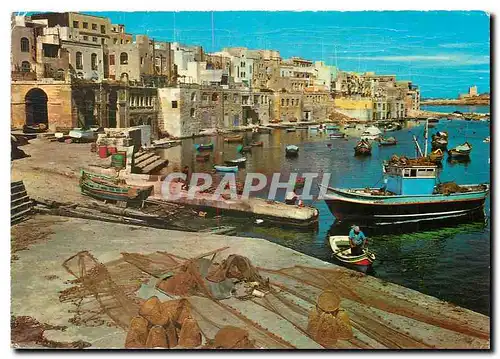 Moderne Karte Malta St Julians Fishermen's nets and boats in this delightful creek
