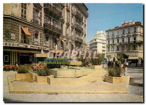 Moderne Karte Nice La fontaine de la place Magenta dans la rue pietonne