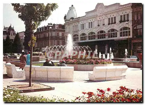 Cartes postales moderne Vichy Les jets d'eau devant la Poste