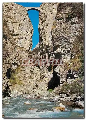Cartes postales moderne Alpes de Haute Provence Le Pont du Chatelet permettant l'acces au village de Fouillouse