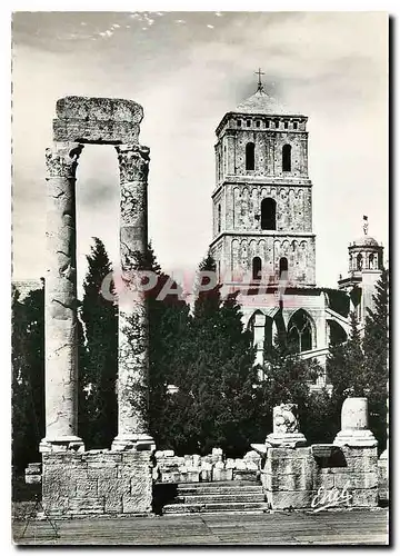Moderne Karte Arles Les colonnes du Theatre antique et la Cathedrale St Trophime
