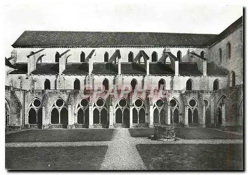 Cartes postales moderne Noirlac Cher Abbaye Cistercienne Cour du Cloitre facade ouest