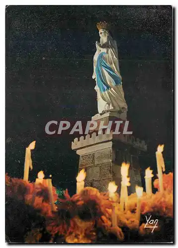 Cartes postales moderne Lourdes La Vierge Couronnee