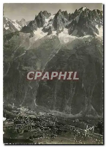 Cartes postales moderne Chamonix Hte Savoie Vue generale et les Aiguilles