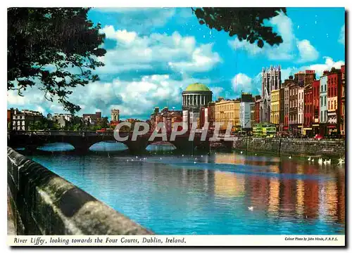 Moderne Karte River Liffey looking towards the Four Courts Dublin Ireland