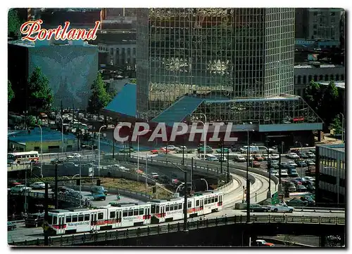 Cartes postales moderne Downtown Portland and brand new light rail called MAX - entering downtown from the Steel Bridge
