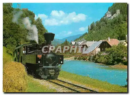 Cartes postales moderne Murtalbahn bei Ramingstein mit Burg Finstergruen Land Salzburg