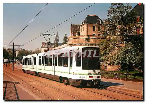 Cartes postales moderne Le Tramway devant le Chateau des DUCS de Bretagne le mercredi 24 avril 1991 Nantes