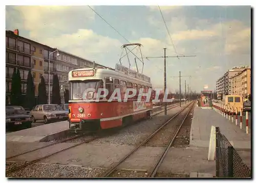 Moderne Karte Separate trach with passenger platform and waiting shelter