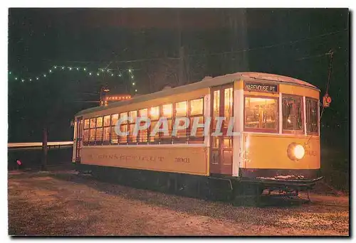 Cartes postales moderne Streetcar #3001 arrives at North Road During Winterfest