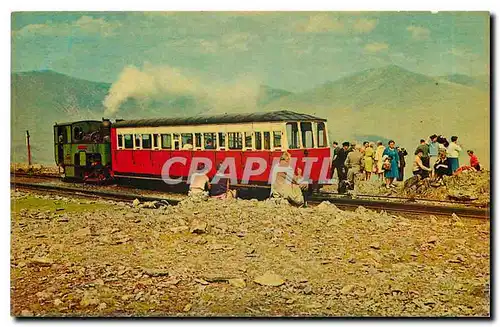 Cartes postales moderne The snowdon montain railway at halway station