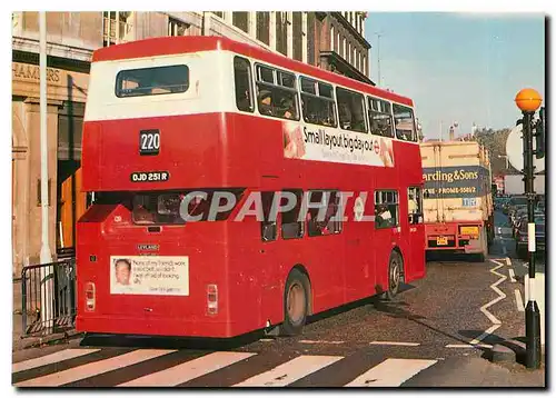 Cartes postales moderne Leyland quiet fleetline bus at Hammersmith
