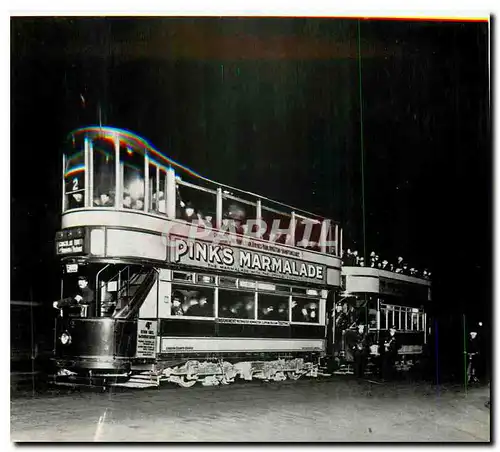 Moderne Karte London transport at night class tram with traller car