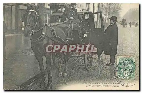 Cartes postales  Les femmes cocher a Paris Mme Charnier premiers clients Taxi Automobile