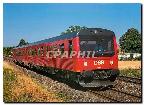 Cartes postales moderne DSB Diesel hydraulic two car unit MR 4066 MRD 4266 near Middelfart