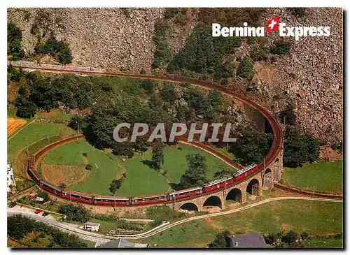 Cartes postales moderne Der Bernina Express der Rhatischen Bahn auf dem Kehrviadukt bei Brusio