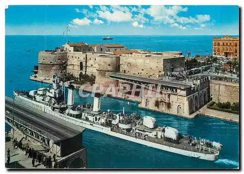 Cartes postales moderne Taranto Open Swing bridge and passage convoy ship Artigliere