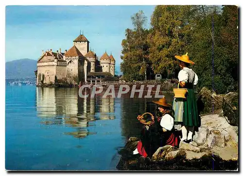 Cartes postales moderne Chateau de Chillon pres Montreux et dames en costume vaudois