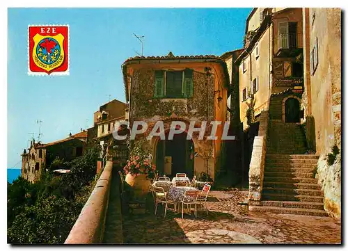 Cartes postales moderne Au Soleil de la Cote d'Azur Eze Village L'Entree du Village et sa placette