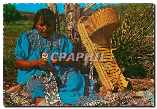 Cartes postales moderne Apache Bead Maker A skilled worker displays her necklaces ties belts hat bands and medallions ma
