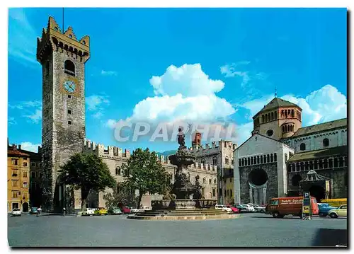 Cartes postales moderne Trento Place du Dome et Fontaine du Nettuno