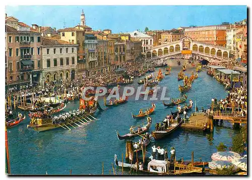 Cartes postales moderne Venezia Le Grand Canal et Pont de Rialto Regate Historique