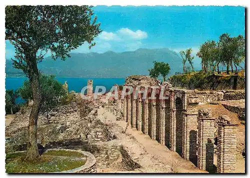 Cartes postales moderne Sur le lac de Garda Sirmione Les Grottes de Catulle Villa romaine