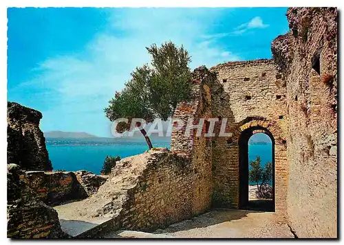 Cartes postales moderne Sur le lac de Garda Sirmione Les Grottes de Catulle Villa romaine