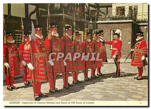 Cartes postales moderne London Inspection of Yeoman Warcers and Gaouler at HM Tower of London