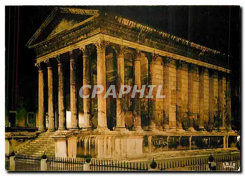 Cartes postales moderne Nimes (Gard) La Maison Carree (La Nuit) (1er s. av J.-C.)