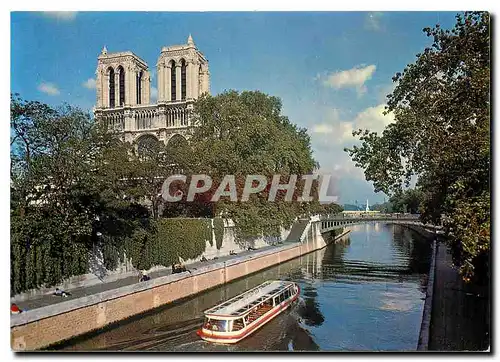 Cartes postales moderne Paris Notre-Dame la Seine et un Bateau-Mouche