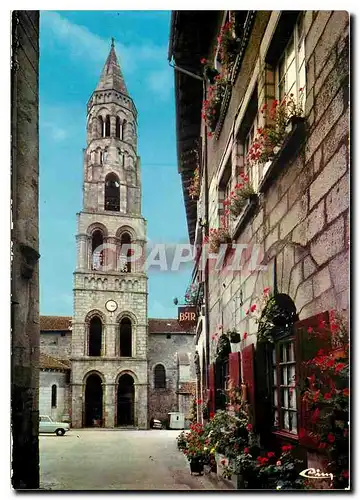 Cartes postales moderne St-Leonard-de-Noblat L'eglise - Clocher du XIe s. Vieille Maison