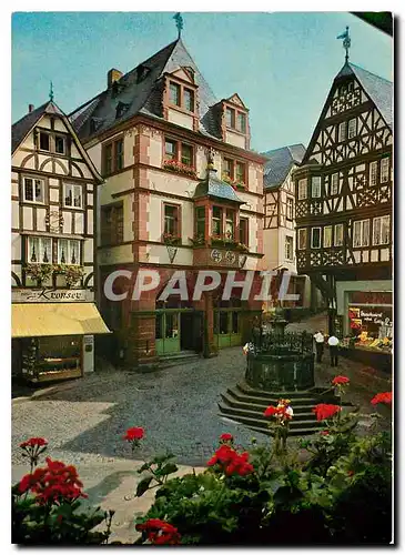 Cartes postales moderne Weinstadt Bernkastel - Kues an der Mosel - Michaelsbrunnen und Rathaus am Markt