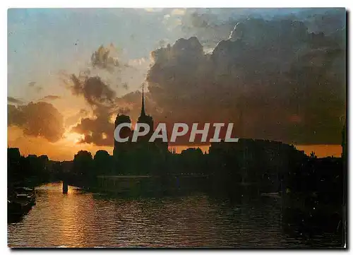 Cartes postales moderne Paris Coucher de Soleil sur Notre-Dame et l'Ile de la Cite