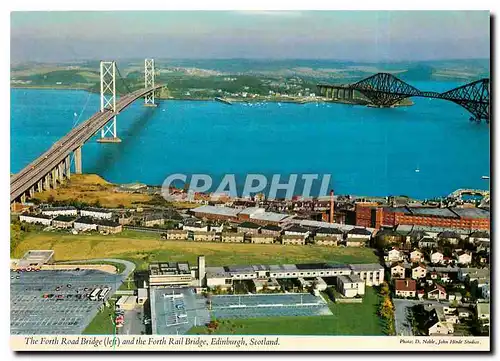 Cartes postales moderne The Forth Road Bridge (Left) and the Forth Rail Bridge Edinburgh Scotland