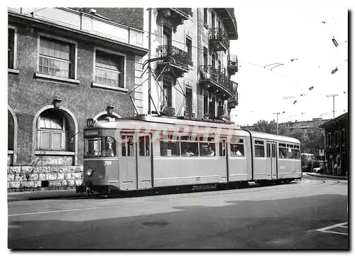 Cartes postales moderne Ligne 12 essais d'un bogies Vevey sous la Duewag 795 a la rue du Pont-Neuf a Carouge 22.7.1983