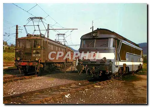 Cartes postales moderne La BB-4218 et 4202 cotoient en juillet 1971 la locomotive diesel A1A-A1A-68028 a Severac-le-Chat