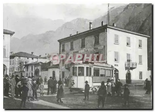 Cartes postales moderne Stuendlich fuhr die TEM bis Riva San Vitale: viele Abholer warten auf die Fahrgaeste