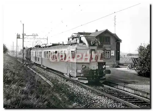 Moderne Karte BN ABDZe 4/6 737 mit dem fuer BLS-Triebwagen charakteristischen Dachiransformator als Bummier in