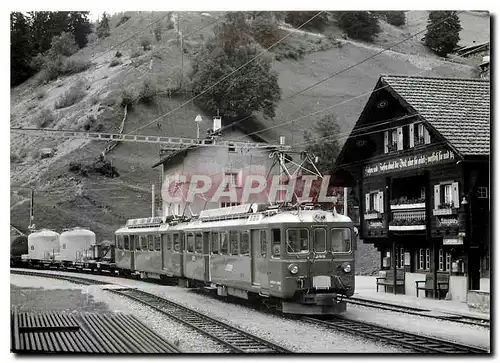 Cartes postales moderne Originelle Sprueche zieren die Stationsgebauede der ChA-Linie davor RhB ABDe 4/4 485 + 432 in Vi