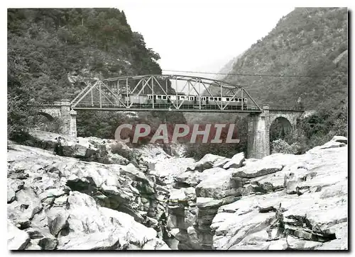 Cartes postales Sur le nouveau viaduc de la Maggia