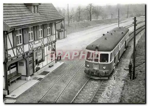 Moderne Karte Tram MThB Zug 208 mit ABDm 2 47 vor dem romantischen Stationsgebaude Bussnang