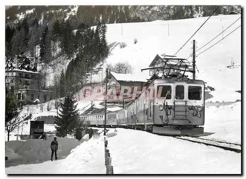 Cartes postales moderne Train pour Zweisimmen en DT arrivant a Chateau d'Oex