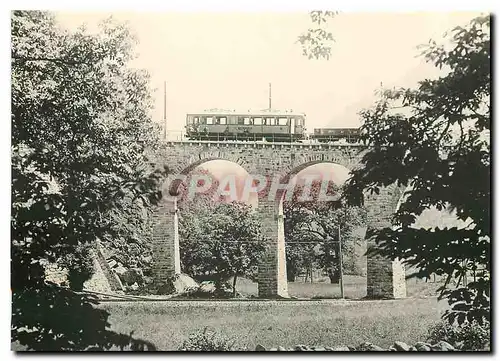 Cartes postales moderne Une equipe de la voie pose pour le Photographe sur le viaduc de Brusio