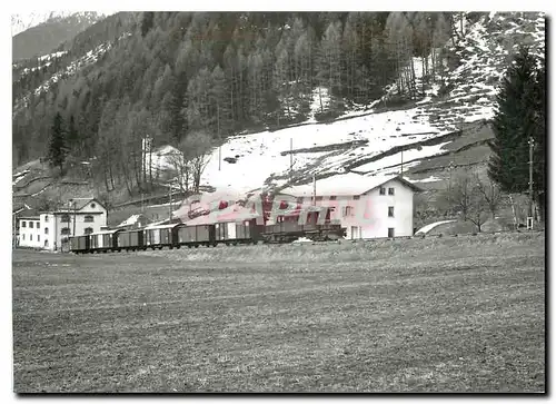 Cartes postales moderne Tram Ge 4 4 182 en tete d'un train marchandises quittant Poschiavo pour la Bernina