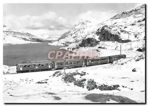 Cartes postales moderne Tram 4 4 32 apres Ospizio Bernina descendant vers Alp Grum