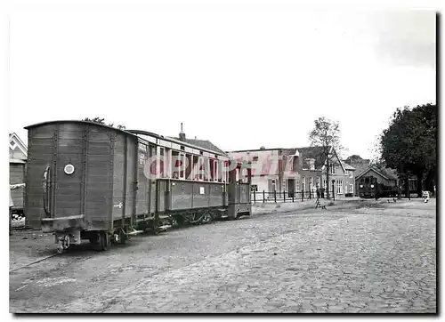 Cartes postales moderne Au port de Doesburg a droite arrivee d'un train marchandises