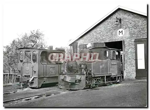 Cartes postales moderne Tram La 13 et la 17 devant le depot de Doentichem